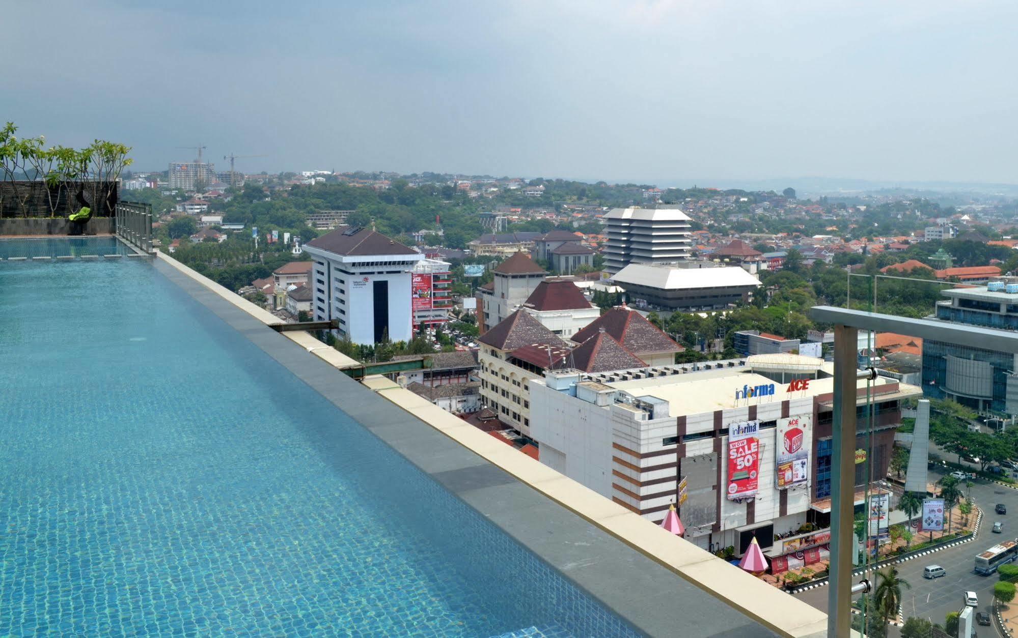 Louis Kienne Hotel Simpang Lima Semarang Exterior photo